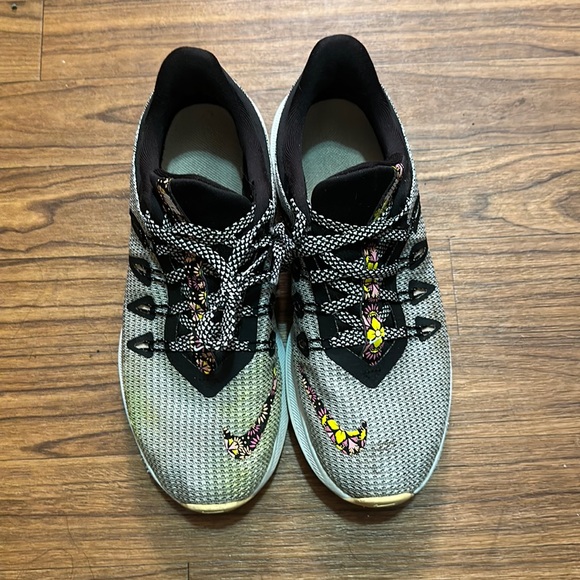 Nike Shoes - Nike Runners🌹